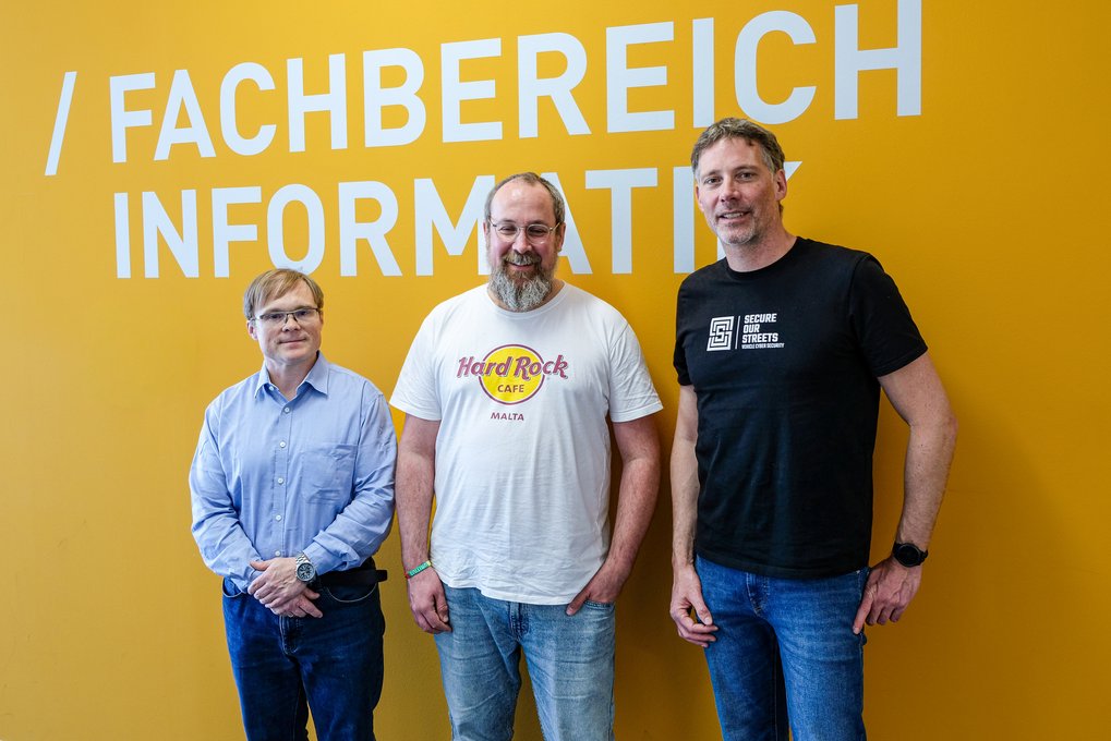 Kernteam des DFG-Projekts (v.l.n.r.): Die Informatik-Professoren Marc Stöttinger, Peter Schwabe und Christoph Krauß.