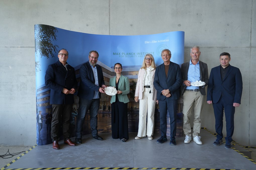 Representatives from the Max Planck Society, the state of North Rhine-Westphalia, the city of Bochum, and the architectural team celebrated the project’s progress together with the construction workers and the institute’s staff.&nbsp;