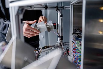 These adjustable mirrors are at the heart of the radio wave technology. These adjustable mirrors are at the heart of the radio wave technology.