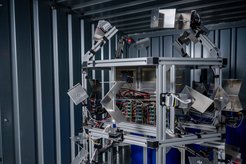 Um eine ausreichende Sicherheit zu gewährleisten, müssen mehrere Spiegel vorhanden sein. Die Forschenden nutzten für ihre Arbeiten 20 Stück.