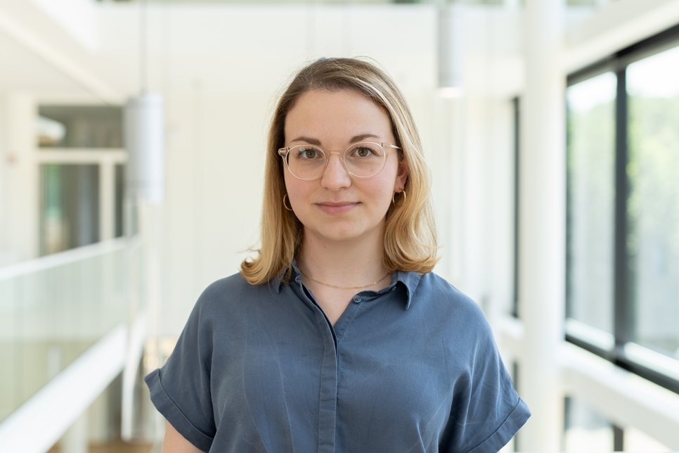 Portrait of Jana Hofmann, research group leader at MPI-SP