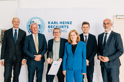 From left to right: Dr. Roland Busch (Vorstandsvorsitzender Siemens), Prof. Tobias Beckurts, Prof. Christof Paar, Prof. Sibylle Günter (Wissenschaftliche Direktorin MPI für Plasmaphysik),
Daniel Beckurts, Prof. Christian Stegmann