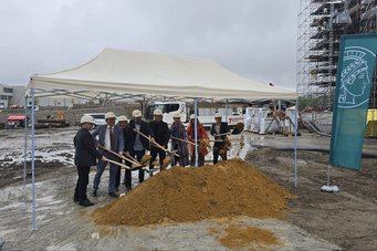 The ground-breaking ceremony was attended by (from left to right) the former President of the MPG, Martin Stratmann, RUB Vice-Rector Günther Meschke, Bochum's Mayor Gaby Schäfer, MPI-SP Managing Director Peter Schwabe, architect Erasmus Eller, NRW Minister of Culture and Science Ina Brandes, MPG General Secretary Simone Schwanitz and Founding Director Christof Paar. Picture of the ground-breaking ceremony for the new building