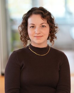 Portrait of Jana Hofmann, research group leader at MPI-SP
