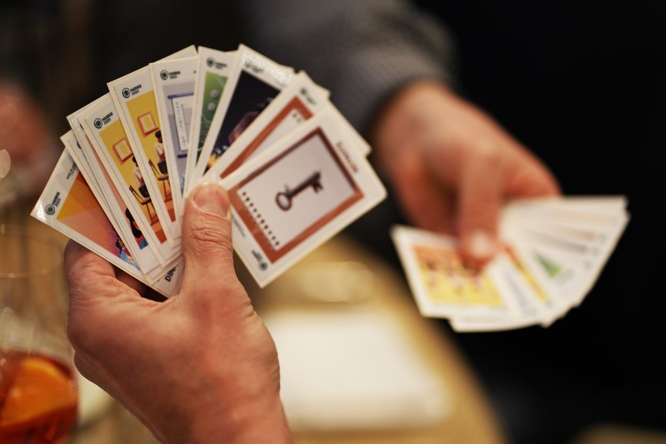 Ein besonderer Höhepunkt der diesjährigen Veranstaltung war das neuartige Networking-Konzept mittels individuell gestalteter HARRIS-Sticker.